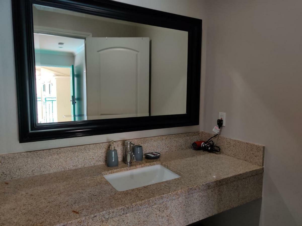 Lyfe Inn & Suites By Aga - Lax Airport إنغليووود، لوس أنجليس، كاليفورنيا المظهر الخارجي الصورة