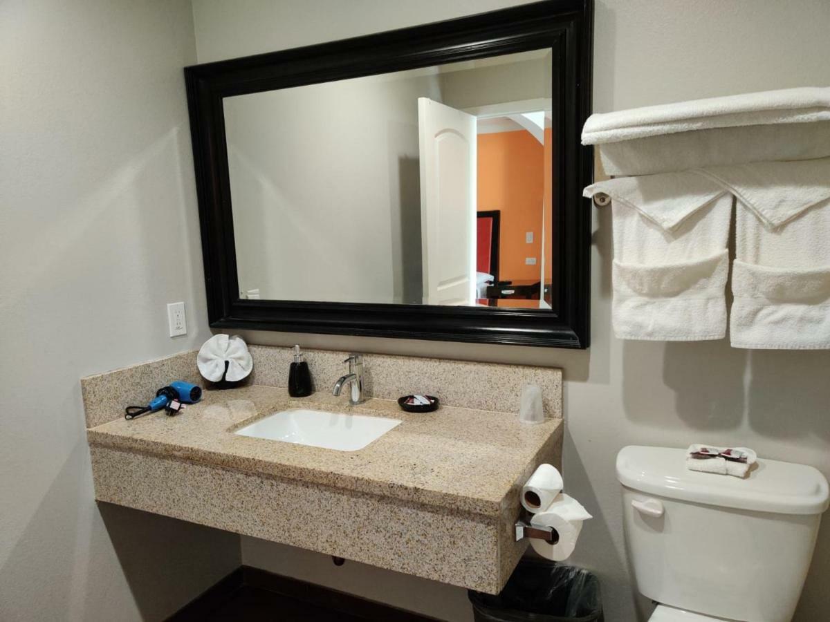 Lyfe Inn & Suites By Aga - Lax Airport إنغليووود، لوس أنجليس، كاليفورنيا المظهر الخارجي الصورة